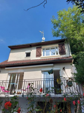 Chalet FLEUVE avec Parking-Barbecue